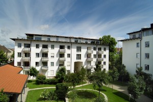 Begrünter Innenhof der Wohnanlage Josefspark in Straubing
